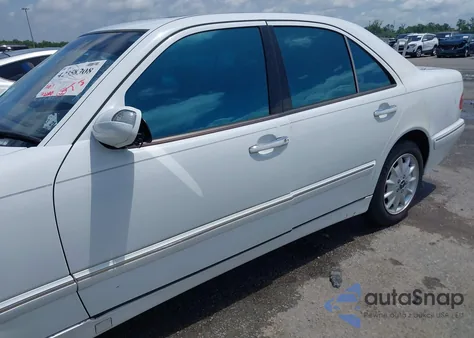 2001 Mercedes-Benz E 320 z USA, uszkodzony, nr VIN WDBJF65J71B309069